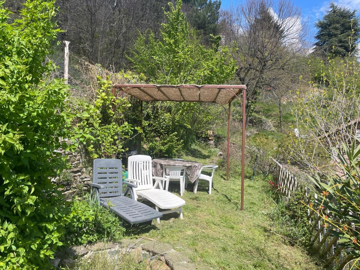 Charmant Petit Gite Au Coeur De L'Ardeche Saint-Melany Esterno foto